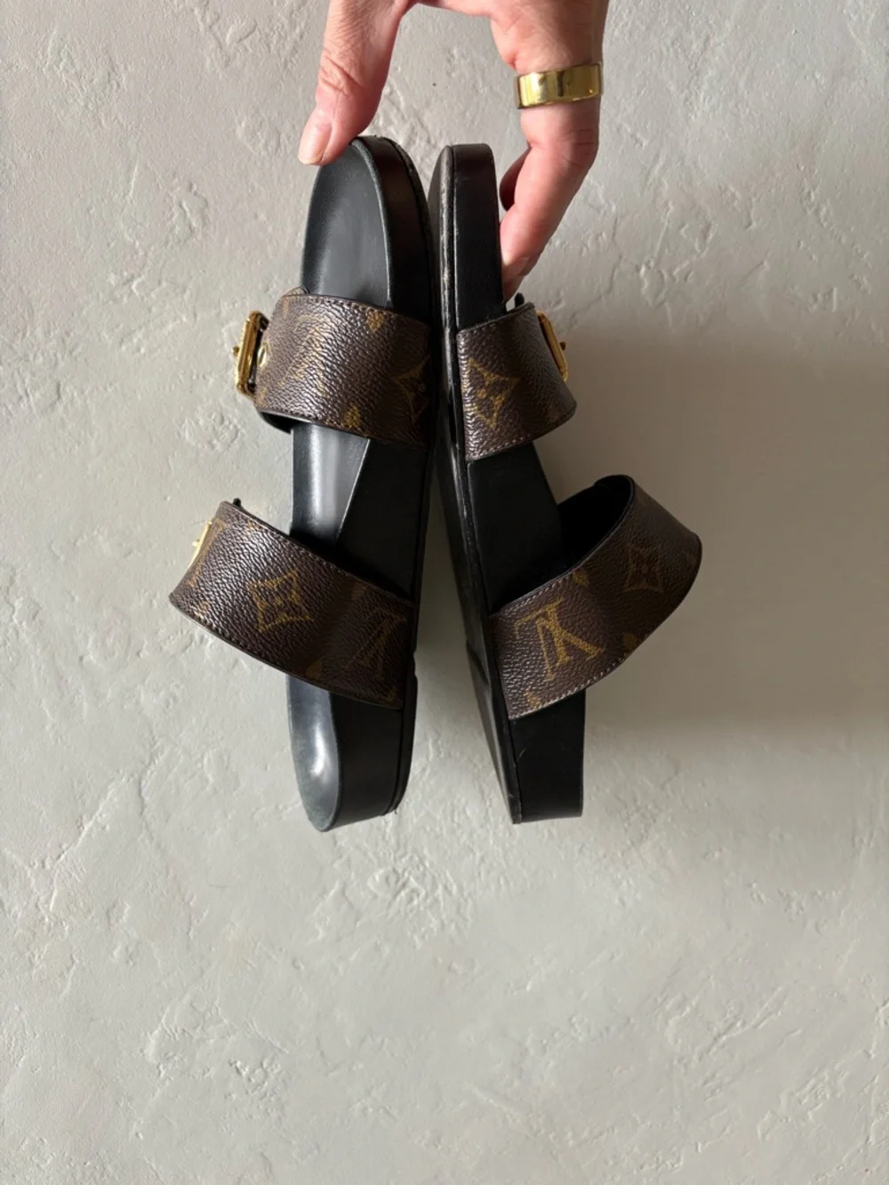 Authentic! Louis Vuitton Brown Monogram Bom Dia Leather Sandals - Picture 3 of 6